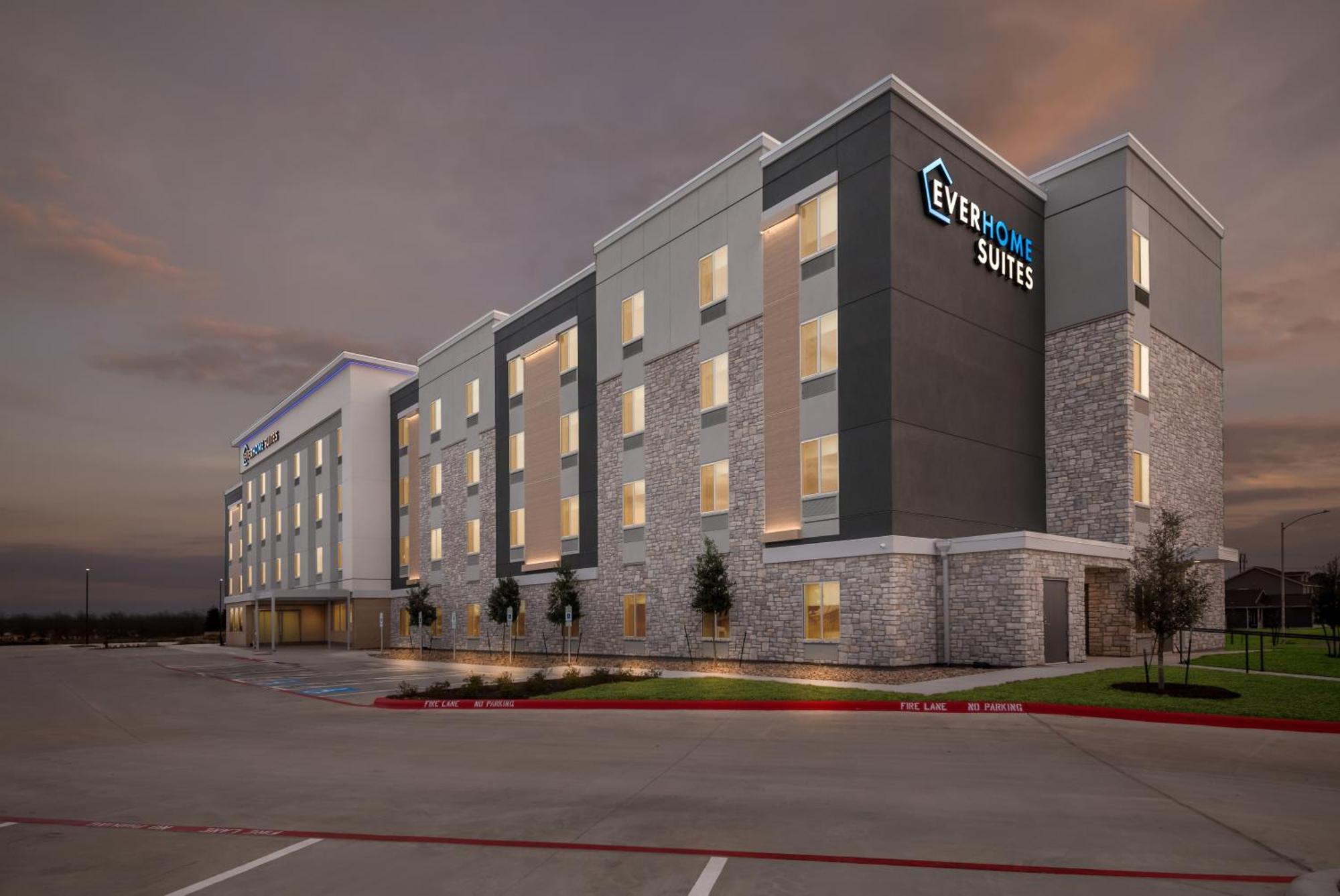 Everhome Suites Bastrop Exterior photo