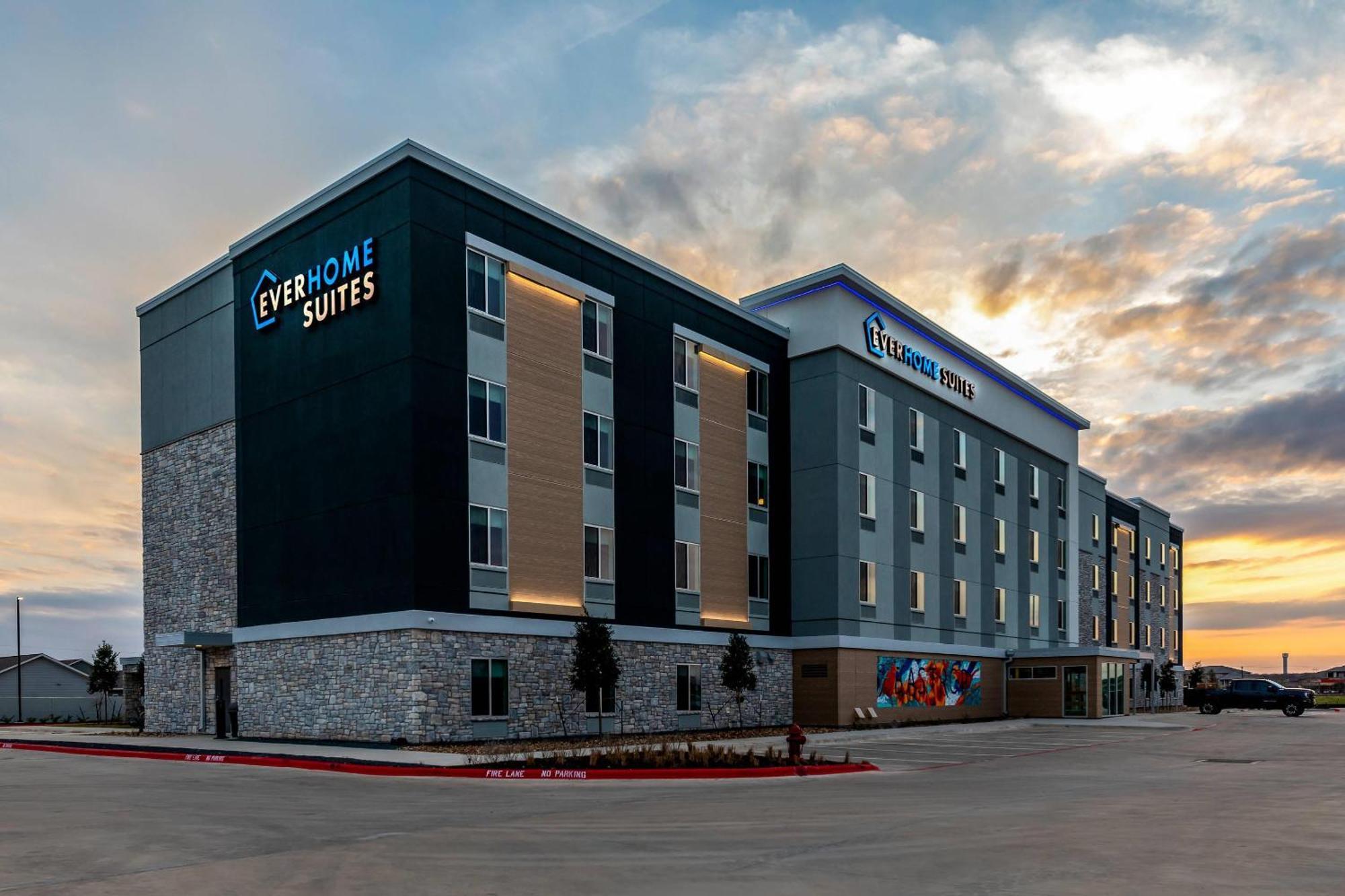 Everhome Suites Bastrop Exterior photo